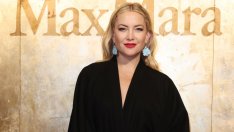 Кейт Хъдсън показа сензационна форма по бански на 45 години