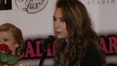 Никол Станкулова очарова последователите си без грим и прическа