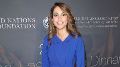 Синята визия на кралица Рания – копринена рокля, ливански обувки и емблематична чанта