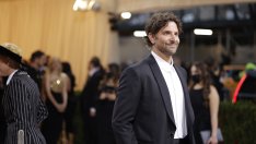 За първи път Брадли Купър забелязан до новата си приятелка