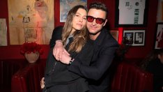 Романтик по душа – Джъстин Тимбърлейк поздрави Джесика Бийл от сцената