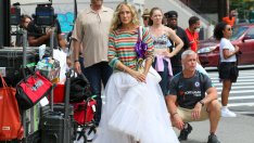 Сара Джесика Паркър пресъздаде един от най-известните тоалети на Кари Брадшоу