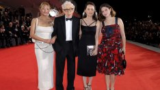 Освиркван: 87-годишният Уди Алън се появи във Венеция със съпругата и дъщерите им