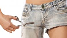 Направи си сам: Как да превърнем старите си дънки в летни шорти?