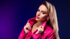 Коса с цвят кайсия – Романтична комбинация между светъл меден нюанс и ягодоворусо