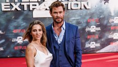 Крис Хемсуърт и Елза Патаки – на ваканция поотделно