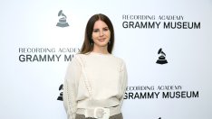 Лана дел Рей дебютира ретро къдрици като истинска брюнетка от стария Холивуд