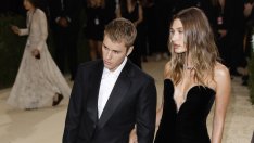 След хоспитализацията, Хейли Бийбър на разходка с Джъстин