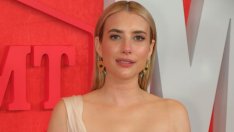 В „къщата за пораснали кукли“ на Ема Робъртс