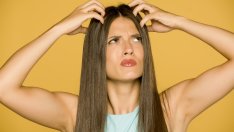 Мазна коса - прическите, с които да я прикриете