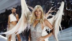 Кой ангел на Victoria's Secret чака бебе?