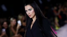 Новото модно поколение – Дуа Липа става дизайнер за Versace