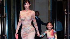 Кайли Дженър и дъщеря ѝ Сторми се премениха в сходни тоалети
