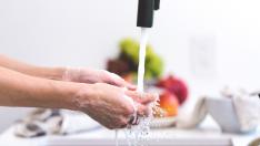 Как да предпазим кожата на ръцете си при постоянното миене?