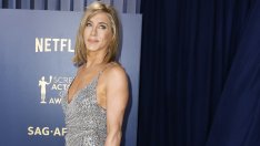 Дженифър Анистън беше нападната и залята с моторно масло