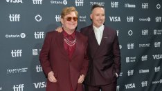 Елтън Джон заблестя на червения килим в Торонто