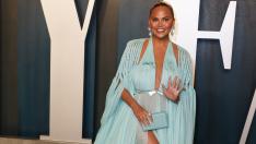 Синът на Криси Тейгън прекъсна опита ѝ за секси селфи