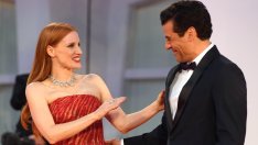 Оскар Айзък пеел на Джесика Частейн, за да я успокои по време на интимните им сцени