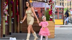 Ирина Шейк с непоказвани снимки на дъщеря си Леа