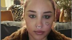 Чар или бедствие: Аманда Байнс си татуира лицето?