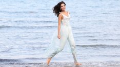 Модни тенденции – полата върху панталон се завръща