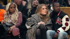 Зимна мода: Адел заложи на леопардовия принт