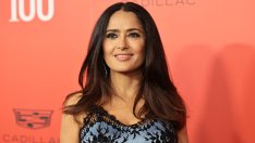 Лятото на звездите – Салма Хайек показа секси фигура и акробатични изпълнения