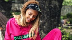 Джулиана Гани си пийва вино за тонус