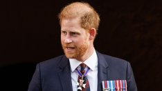 Принц Хари е във Великобритания без Меган Маркъл и децата