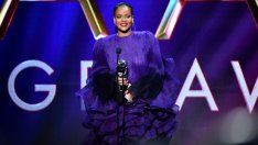 Риана показа първия си парфюм