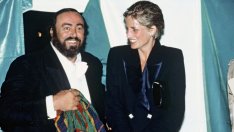 Историята зад мократа коса на принцеса Даяна на снимката с Лучано Павароти