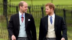 Принц Уилям разочарован от отношението на Хари към кралицата