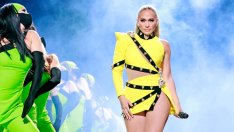 С ботуши край басейна: Това го може само Джей Ло