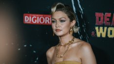 Джиджи Хадид предизвиква слухове за годеж с Брадли Купър