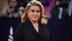 Модна кралица на 77: Катрин Деньов за Saint Laurent