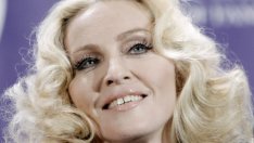 Мадона отчаяно иска да си върне старото лице