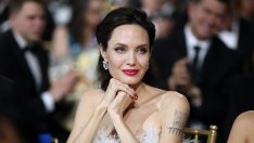 Анджелина Джоли: Да играя жена с рак на гърдата ми помогна да говоря с дъщерите си