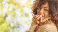 Бижутата по зъбите – странната тенденция, която се завръща