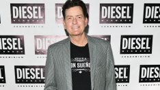 Чарли Шийн се обяви за „самотен баща“