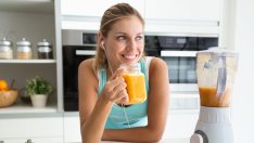 Какво представлява детоксът с плодови и зеленчукови сокове и наистина ли помага