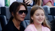 Красавици в Дубай – Виктория Бекъм беше почти засенчена от дъщеря си Харпър