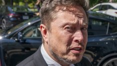  Илон Мъск съди Граймс, дни преди още тя да го направи