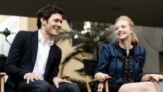 Чаровните Адам Броуди и Аманда Сайфред се събраха за забавна фотосесия