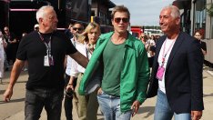 Брад Пит отново прикова погледите с визията си