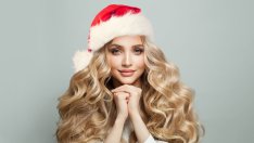 Празнични прически – 7 стила, които може лесно да си направите у дома