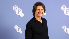 Чаровно опасен – Том Круз се качи на покрива на киносалон в Лондон