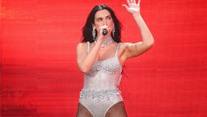 Дуа Липа посрещна 30-ия си рожден ден със секси рокля