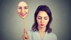 4 зодии, които са склонни да симулират щастие