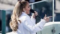 Гланц за устни и диаманти – в новия маникюр на Джей Ло