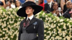 Подкрепа от първия ред – Риана и 1-годишният Райът изгледаха дефилето на A$AP Rocky